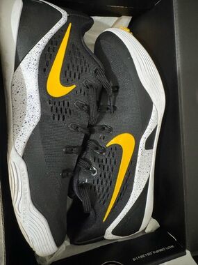 Nike Black and Yellow Low-Top Athletic Sneakers